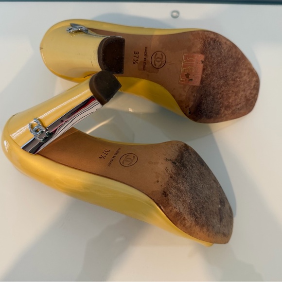 CHANEL Yellow and Silver High Heels - Picture 6 of 9